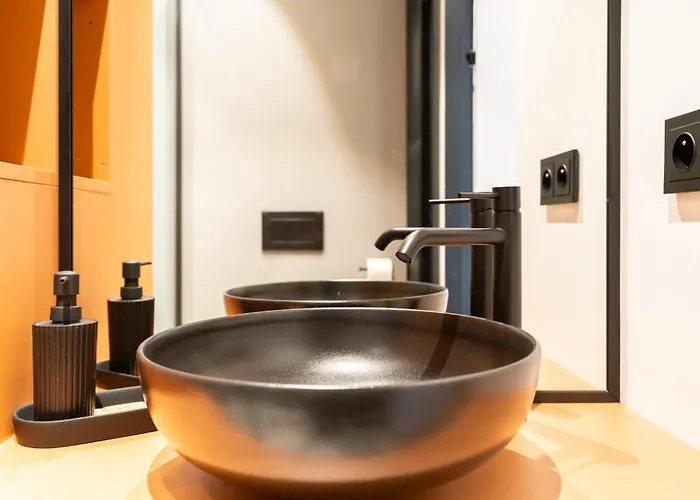 Apartment Kosciuszki Lavish By Bookinghost